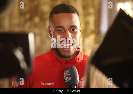 Newport, Pays de Galles, Royaume-Uni. 12 novembre, 2018. Jattah-Njie Mathias Jørgensen est un footballeur danois qui joue en tant que centre de retour pour la Premier League Huddersfield Town club et l'équipe nationale du Danemark. Interview d'avant match au Celtic Manor Resort près de Newport à venir des Nations face au Pays de Galles / Danemark au Cardiff City Stadium. Crédit : www.garethjohn.uk/Alamy Live News Banque D'Images