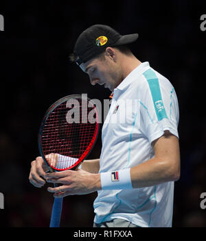 O2, Londres, Royaume-Uni. 12 novembre, 2018. Jour 2 du tournoi à l'O2 Arena de Londres avec une soirée match de simple. Novak Djokovic (SRB), classé 1, c. John Isner (USA), classé 8. Djokovic gagner 6-4 6-3. Credit : Malcolm Park/Alamy Live News. Banque D'Images