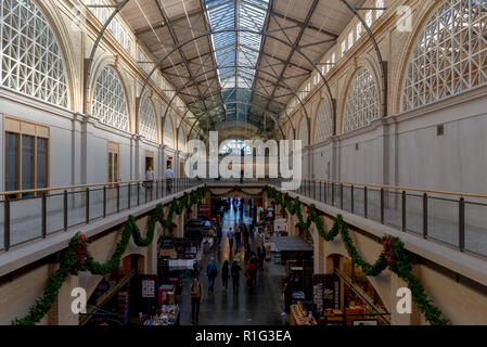 SAN FRANCISCO - Le 07 novembre 2018 : l'intérieur de style Beaux-Arts Ferry Building Marketplace Banque D'Images