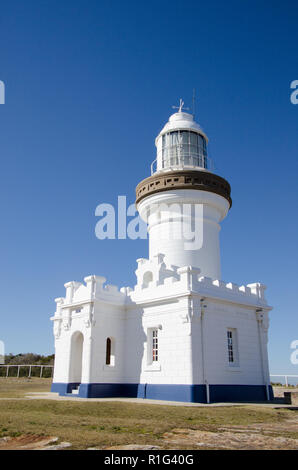 Point historique phare perpendiculaires marquant le nord de l'entrée dans la baie de Jervis, NSW, Australie Banque D'Images