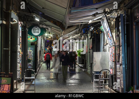 Rue du Trésor (Trésor) de la rue est une galerie en plein air la nuit dans la vieille ville de Québec, Québec, Canada. Banque D'Images