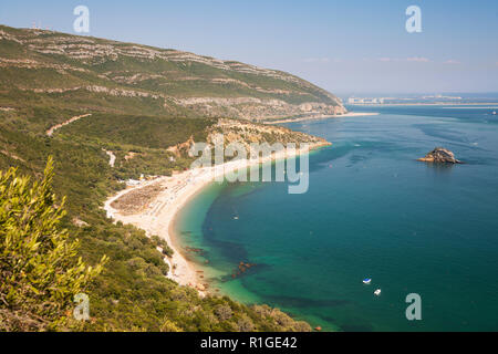 Vue sur Portinho da Arrábida avec Praia do Creiro et Galapos et Figueirinha beach Banque D'Images