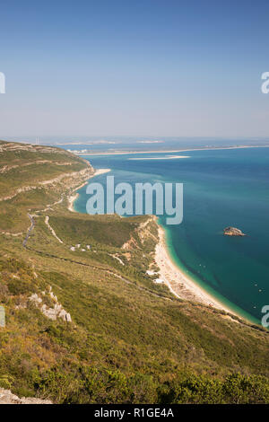 Vue sur Portinho da Arrábida avec Praia do Creiro et Galapos et Figueirinha beach Banque D'Images