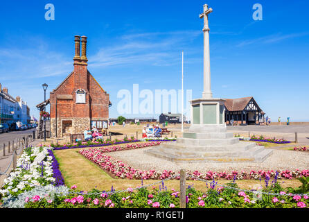 Suffolk Aldeburgh moot hall d'Aldeburgh Musée d'Aldeburgh le Moot Hall et la guerre memoria marché Place Croix jardins Suffolk Aldeburgh England UK GO Europe Banque D'Images