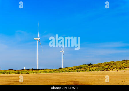 Les éoliennes à l'Oosterschelde située à l'île Neeltje Jans au Delta Works Eidersperrwerk dans Zeeand province des Pays-Bas Banque D'Images