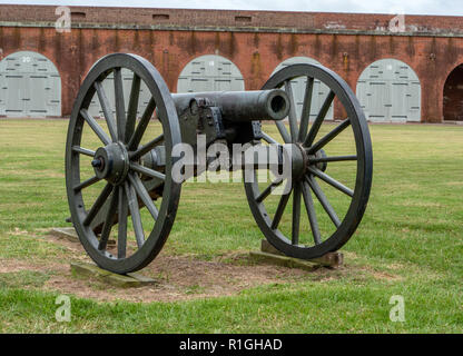 Cannon en champ fort Pulaski National Monument garde la Savannah en Géorgie AUX ETATS UNIS Banque D'Images