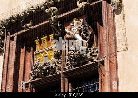 Armoiries de Prague et la République tchèque sur la belle fenêtre renaissance de l'ancienne Mairie, Place de la Vieille Ville, Prague, République tchèque, UNESCO World Banque D'Images