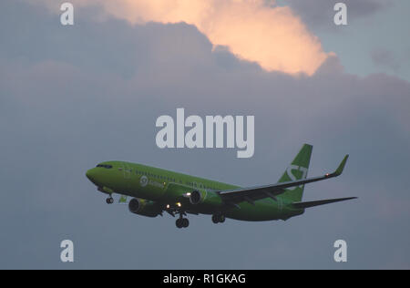 8 JUILLET 2018 La Russie, Moscou. L'avion Boeing 737-800 S7 Airlines est à l'atterrissage à l'aéroport Domodedovo. Banque D'Images