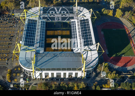 Vue aérienne, Westfalenstadion, SignalIdunaPark, BVB Stadion, stade chauffage sol, chauffage, panneaux solaires, Schonau, Dortmund, Ruhr, Allemagne Banque D'Images