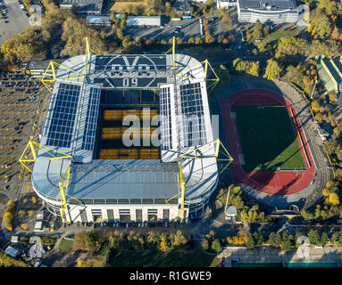 Vue aérienne, Westfalenstadion, SignalIdunaPark, BVB Stadion, stade chauffage sol, chauffage, panneaux solaires, Schonau, Dortmund, Ruhr, Allemagne Banque D'Images