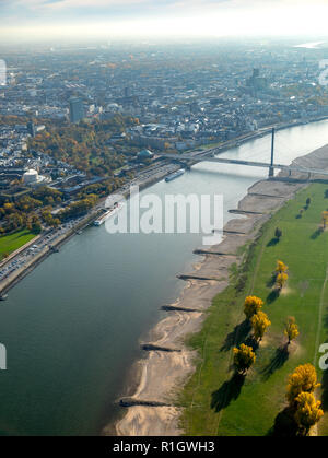Vue aérienne, Rheinbogen avec pont Theodor Heuss, plaines inondables, marée basse, Oberkassel Golzheim, Düsseldorf, Rhénanie-du-Nord - Westphalie, Allemagne,, Banque D'Images
