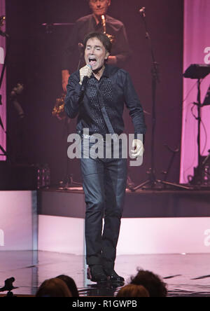 Sir Cliff Richard effectue à la Manchester Bridgewater Hall avec : Cliff Richard Où : Manchester, Royaume-Uni Quand : 12 Oct 2018 Credit : Sakura/WENN.com Banque D'Images
