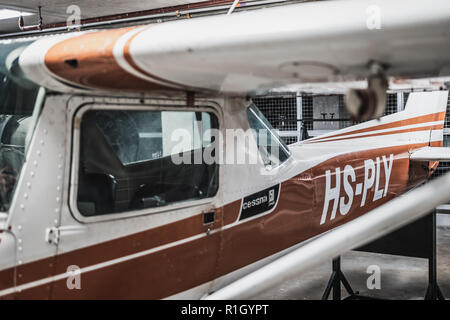 Samut Prakan, Thaïlande - Novembre 2018 : Vieux Cessna C150 stationné dans l'entretien d'avions de classe pour être utilisé en classe Banque D'Images