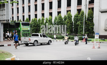 Samut Prakan, Thaïlande - Novembre 9th, 2018 : diriger la circulation dans une université Banque D'Images