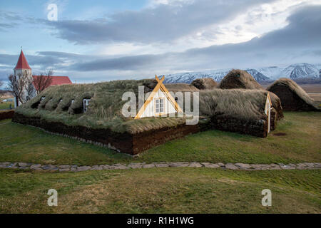 Maisons traditionnelles au toit de gazon en Islande Banque D'Images