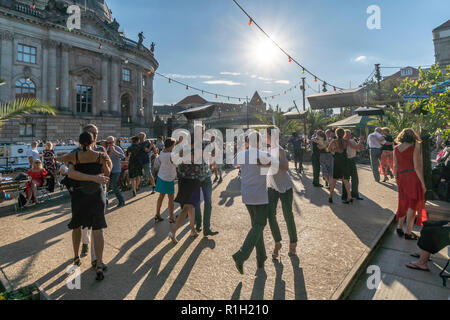 Spree, Strandbar Mitte , beach bar, air libre, danse, Berlin Banque D'Images