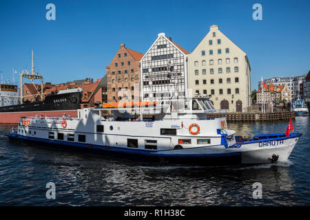 Port historique de plus de et de la vieille ville à l'architecture traditionnelle. Danuta navire de la port. Muzeum Narodowe Morskie - National Maritime Museum, Gdansk Banque D'Images