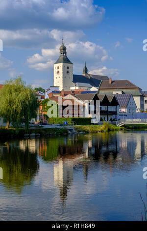 River Regen, Église de Saint Michel à Regen, forêt de Bavière, Thuringe, Bavière, Allemagne Banque D'Images