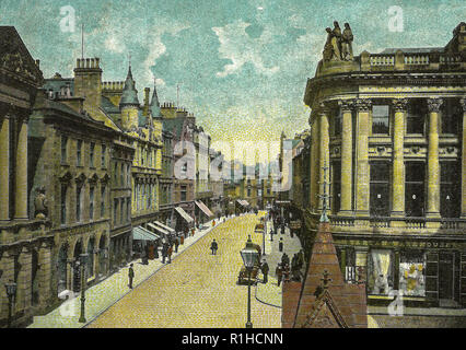 High Street, Inverness INVERNESS 1905 (/ɪNVƏRˈNƐS/ (à propos de ce son écouter) ; de la gaélique écossais : Inbhir Nis [iɲɪɾʲˈniʃ], signifiant 'Mud de la Ness' ; : Inerness écossais) est une ville dans les Highlands écossais. C'est le centre administratif de la Highland Council[2] et est considérée comme la capitale des Highlands. Inverness se trouve à proximité de deux sites de bataille important : le 11ème siècle, bataille d'Blàr Fèinne nam contre la Norvège qui a eu lieu sur l'Aird et le 18e siècle bataille de Culloden, qui a eu lieu le Culloden Moor.[ Banque D'Images