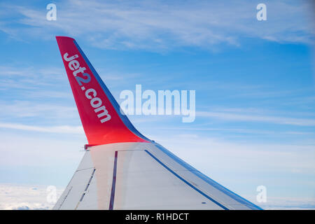 La compagnie aérienne Jet2, pointe de l'aile en vol. La compagnie aérienne lowcost basé au Royaume-Uni Banque D'Images