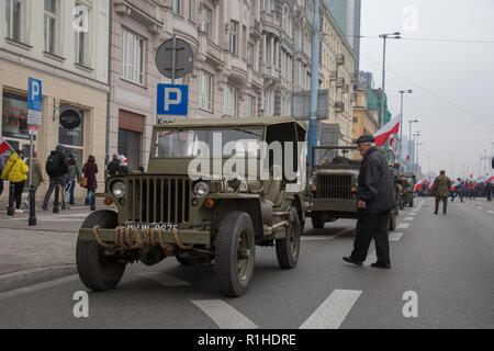 Varsovie, Pologne, 11 Novembre 2018 : Jeep Willys de WW2 lors des célébrations du Jour de l'indépendance polonaise Banque D'Images