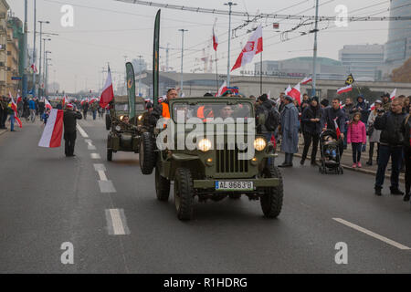 Varsovie, Pologne, 11 Novembre 2018 : Jeep Willys de WW2 lors des célébrations du Jour de l'indépendance polonaise Banque D'Images