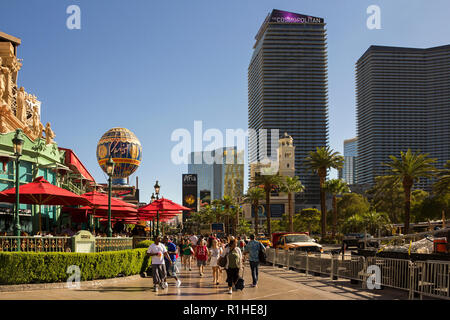LAS VEGAS, NV, USA - 12 septembre 2018 : Centre-ville, Las Vegas Strip, une vue sur Las Vegas Boulevard et l'hôtel-casino le cosmopolite et Paris Banque D'Images