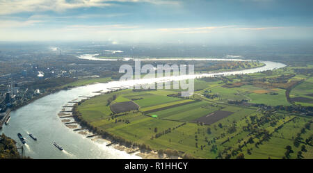 Vue aérienne, Rhin bend près de Duisburg Walsum, Duisburg Nord, toile industrielle, prairies du Rhin, prairies, champs, rivière, l'eau, marée basse, réflexes Rh Banque D'Images