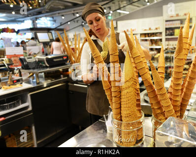 Venchi La crème glacée dans le marché alimentaire Eataly à Rome. Banque D'Images