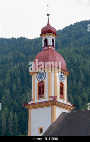 L'église Saint Georges, de construire en 1768, Neustift, Stubaital - vallée de Stubai, dans le Tyrol, Autriche Banque D'Images