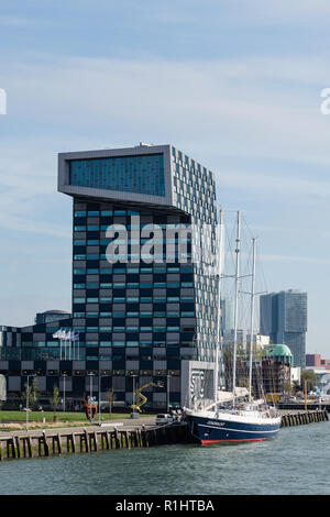 Bâtiment de SC à Rotterdam, vue à partir de l'eau Banque D'Images