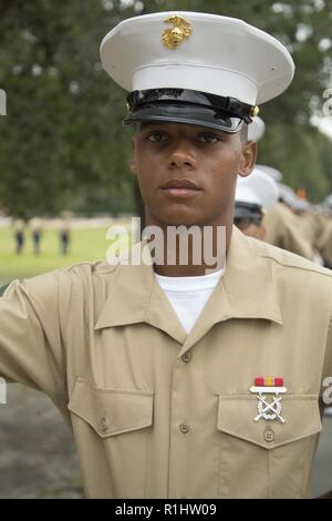 La FPC. Gregory K. Foster, honneur diplômé pour 2074 peloton, Compagnie de Golf, 2e Bataillon, de recrutement et de formation de boot camp a obtenu son diplôme le 21 septembre, 2018. Foster est de Clearwater, Floride Banque D'Images