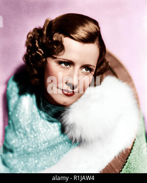 Irene Dunne (né Irene Marie Dunn, le 20 décembre 1898 - 4 septembre 1990) était une actrice et chanteuse américaine du cinéma des années 1930, 1940 et au début des années 1950. Dunne a été nommé cinq fois pour le prix de l'Académie pour la meilleure actrice, pour ses prestations dans la région de Cimarron (1931), Theodora Goes Wild (1936), la terrible vérité (1937), Love Affair (1939) et je me souviens de Mama (1948). En 1985, il a été donné des Kennedy Center Honors pour ses services aux arts : Crédit Photo Hollywood Archive / MediaPunch Banque D'Images