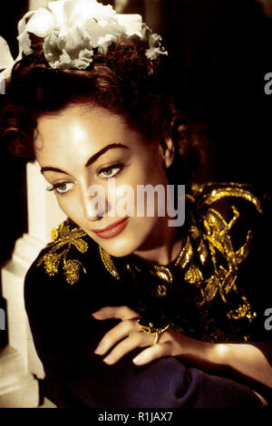 Joan Crawford (née Lucille Fay LeSueur ; mars 23, ch. 1904 ñ 10 Mai, 1977) était une actrice américaine qui a commencé sa carrière en tant que danseuse et showgirl étape. En 1999, l'American Film Institute a classé dixième Crawford sur sa liste des plus grandes stars féminines du cinéma hollywoodien classique. Hollywood : Crédit Photo Archive / MediaPunch Banque D'Images