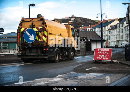 Nettoyage à Aberystwyth, Ceredigion après une grande tempête. Banque D'Images