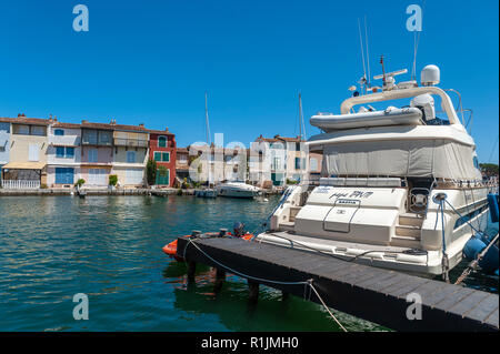 Port Griamud ville lagune, Var, Provence-Alpes-Côte d'Azur, France, Europe Banque D'Images