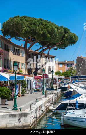 Port Griamud ville lagune, Var, Provence-Alpes-Côte d'Azur, France, Europe Banque D'Images