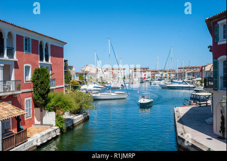 Port Griamud ville lagune, Var, Provence-Alpes-Côte d'Azur, France, Europe Banque D'Images