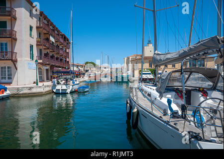 Port Griamud ville lagune, Var, Provence-Alpes-Côte d'Azur, France, Europe Banque D'Images