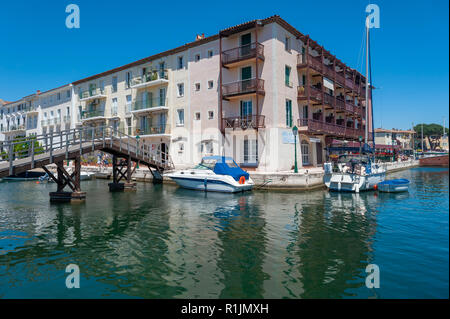 Port Griamud ville lagune, Var, Provence-Alpes-Côte d'Azur, France, Europe Banque D'Images