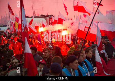 Marche annuelle de l'indépendance lancé en 2011 par l'extrême droite radicale National Camp (ONR) et de la jeunesse polonaise (Mlodziez Wszechpolska) célèbre Po Banque D'Images