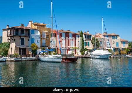 Port Griamud ville lagune, Var, Provence-Alpes-Côte d'Azur, France, Europe Banque D'Images