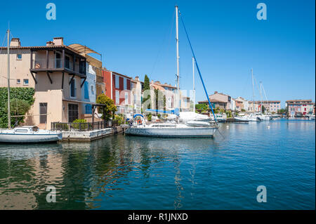 Port Griamud ville lagune, Var, Provence-Alpes-Côte d'Azur, France, Europe Banque D'Images