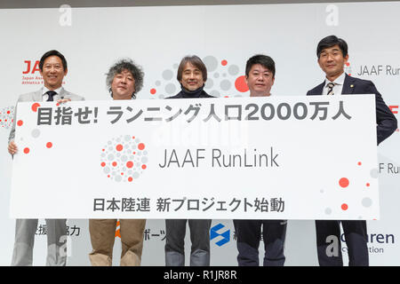 (L à R) Daichi Suzuki ancien dos nageur et commissaire de l'Agence Sports Japon, scientifique Ken Mogi, Marathon de Tokyo Foundation Directeur de Course, CSO, Président du Comité du programme de l'héritage sportif Tadaaki Hayano et entrepreneur Takafumi Horie, poser pour les caméras au cours d'une conférence de presse pour annoncer un nouveau projet ''JAAF RunLink'' par l'Association japonaise des fédérations d'athlétisme le 13 novembre 2018, Tokyo, Japon. (Photo de Rodrigo Reyes Marin/AFLO) Banque D'Images