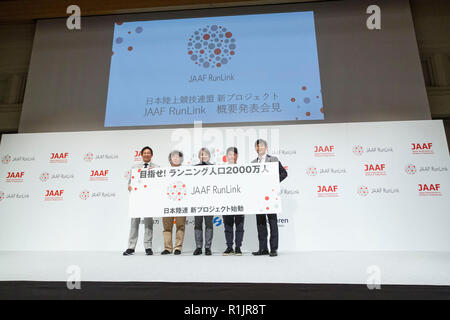 (L à R) Daichi Suzuki ancien dos nageur et commissaire de l'Agence Sports Japon, scientifique Ken Mogi, Marathon de Tokyo Foundation Directeur de Course, CSO, Président du Comité du programme de l'héritage sportif Tadaaki Hayano et entrepreneur Takafumi Horie, poser pour les caméras au cours d'une conférence de presse pour annoncer un nouveau projet ''JAAF RunLink'' par l'Association japonaise des fédérations d'athlétisme le 13 novembre 2018, Tokyo, Japon. (Photo de Rodrigo Reyes Marin/AFLO) Banque D'Images