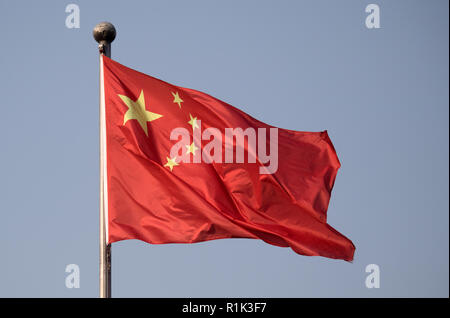 Beijing, Chine. 12Th Nov, 2018. Un drapeau national chinois vole à Beijing. Credit : Ralf Hirschberger/dpa/Alamy Live News Banque D'Images