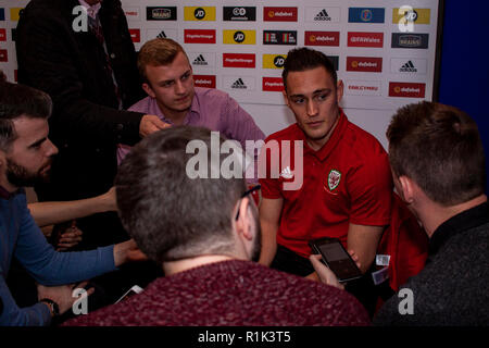 Cardiff, Pays de Galles. 13 novembre, 2018. Pays de Galles defender Connor Roberts fait face à la presse avant le match contre le Danemark dans l'UEFA Ligue des Nations Unies. Lewis Mitchell/YCPD. Credit : Lewis Mitchell/Alamy Live News Banque D'Images