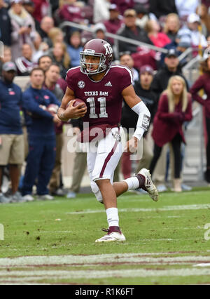 Novembre 10, 2018 College Station, TX...la Texas A&M quarterback, Kellen Mond (11), au cours de la NCAA football match entre le Texas A&M Aggies et l'école Mlle rebelles, dans la région de College Station, TX. (Photographe complète absolue & Company Crédit : Joseph Calomeni MarinMedia.org / / Cal Sport Media) Banque D'Images