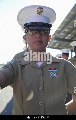 La FPC. Kaitlynn Kimbrough, honneur diplômé pour 4039 peloton, Papa, 4e compagnie du bataillon d'entraînement des recrues, boot camp est diplômé du 12 octobre 2018. Kimbrough est de Houston, Texas. Banque D'Images