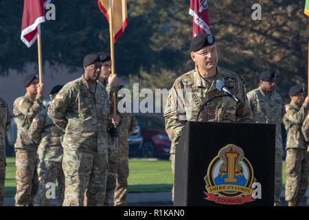 Le nouveau général commandant adjoint du 1er Corps, le Major-général William H. Graham, parle au cours de sa cérémonie d'accueil 12 octobre, 2018 sur Joint Base Lewis-McChord. "C'est moi 30 ans pour en arriver à ce corps tant désiré et riche", a déclaré M. Graham. "Mais c'était absolument en valeur l'attente." Banque D'Images